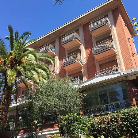 Astoria Hotel 3*