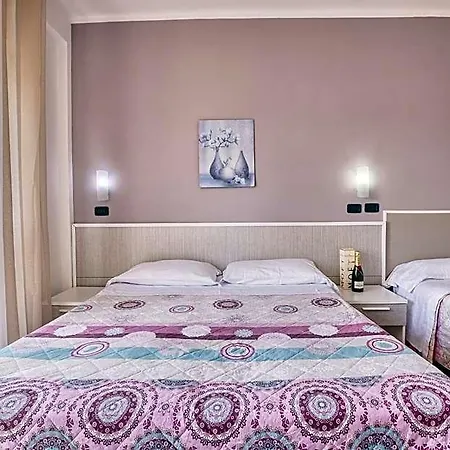 Astoria Hotel 3*